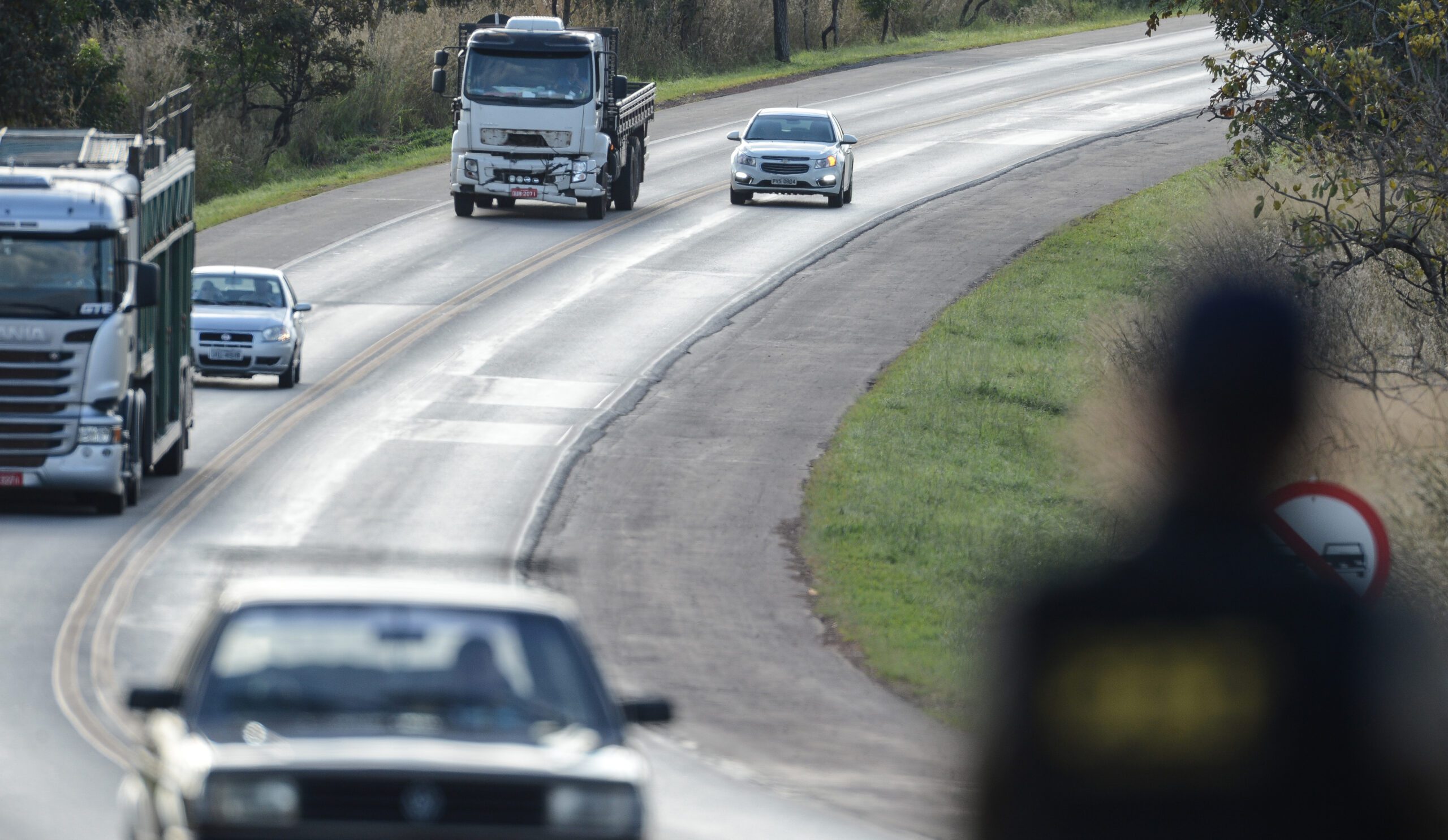 Ultrapassagem em Rodovia (2024): Conheça as Regras e Evite Multas